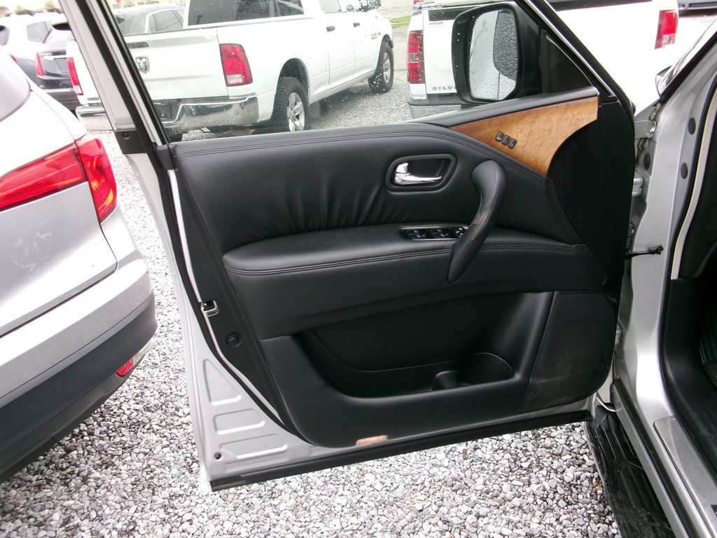 2011 INFINITI QX56 Image 17