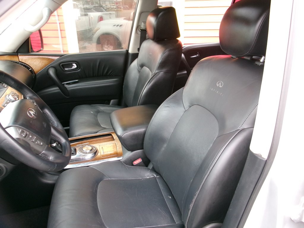 2011 INFINITI QX56 Image 18