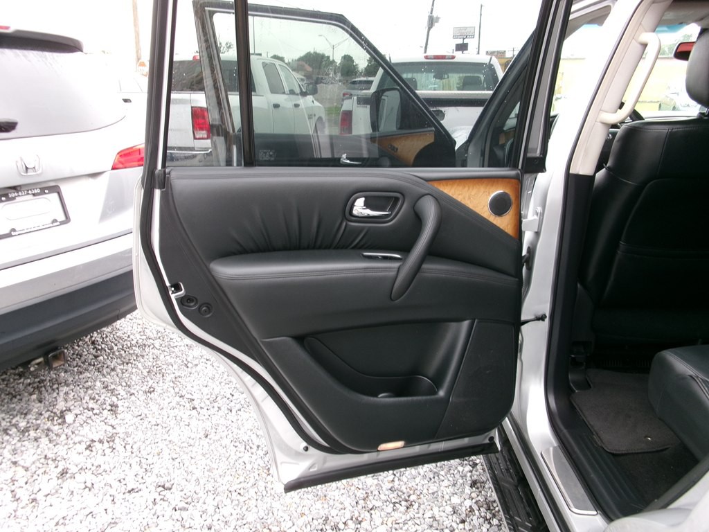 2011 INFINITI QX56 Image 19