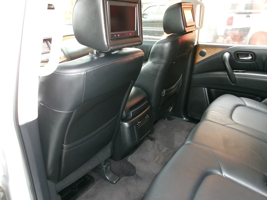 2011 INFINITI QX56 Image 20