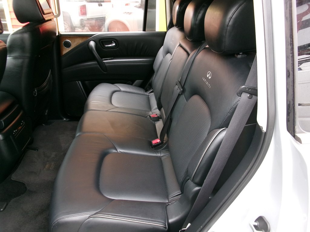 2011 INFINITI QX56 Image 21