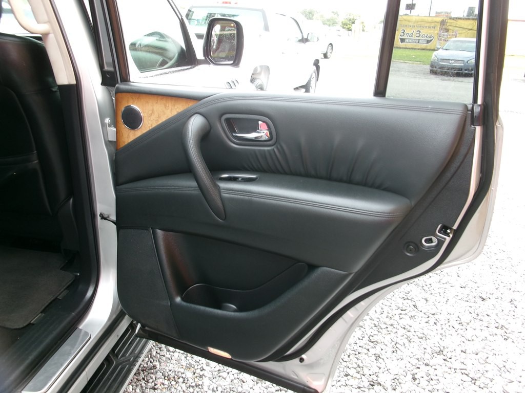 2011 INFINITI QX56 Image 24