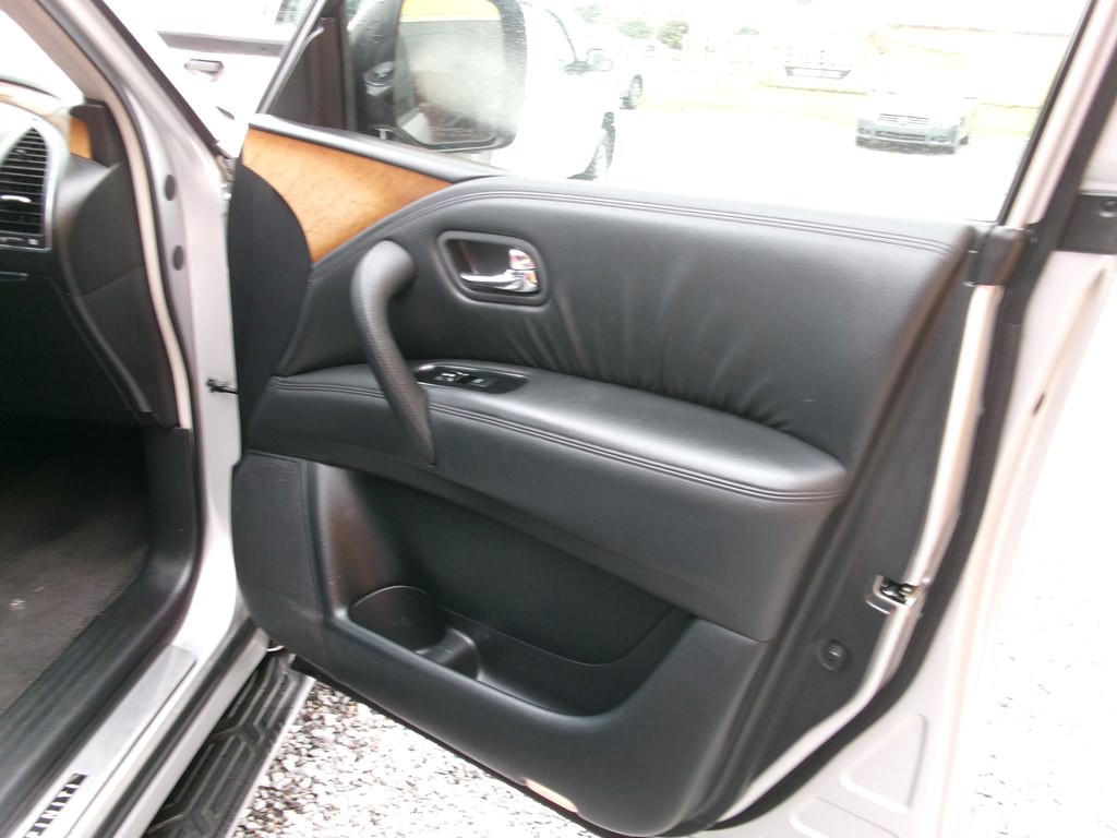 2011 INFINITI QX56 Image 28