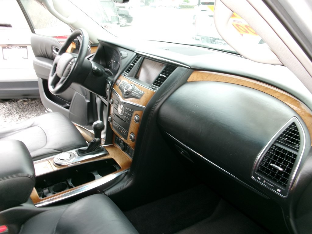 2011 INFINITI QX56 Image 29