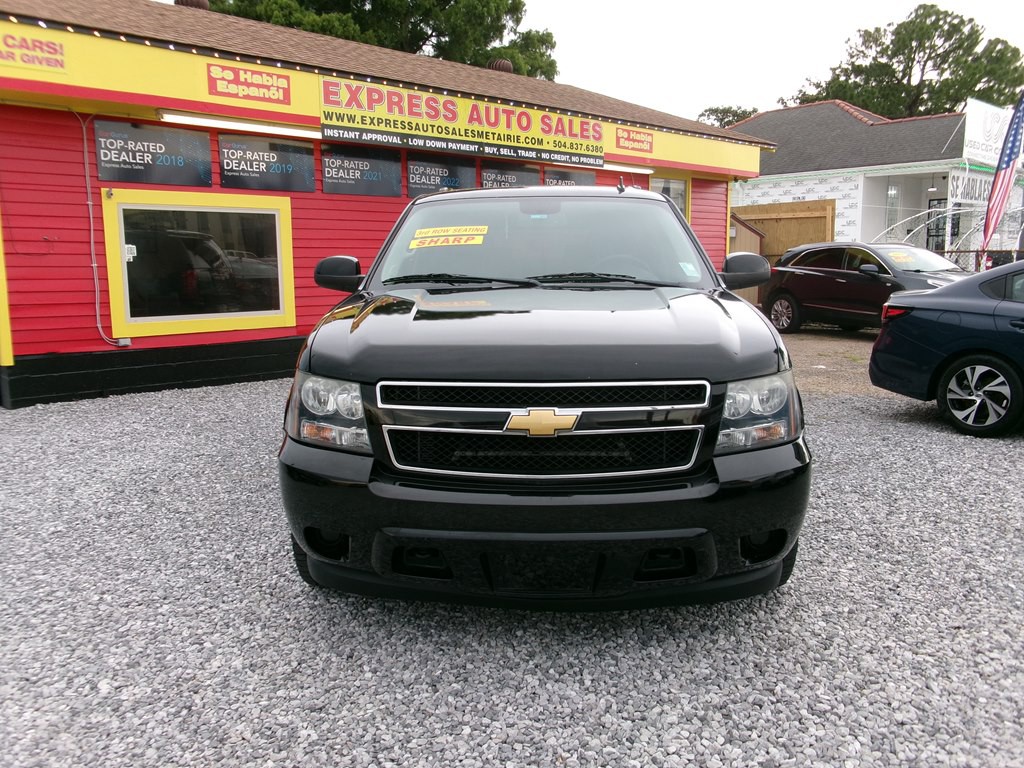 2013 Chevrolet Suburban Image 2