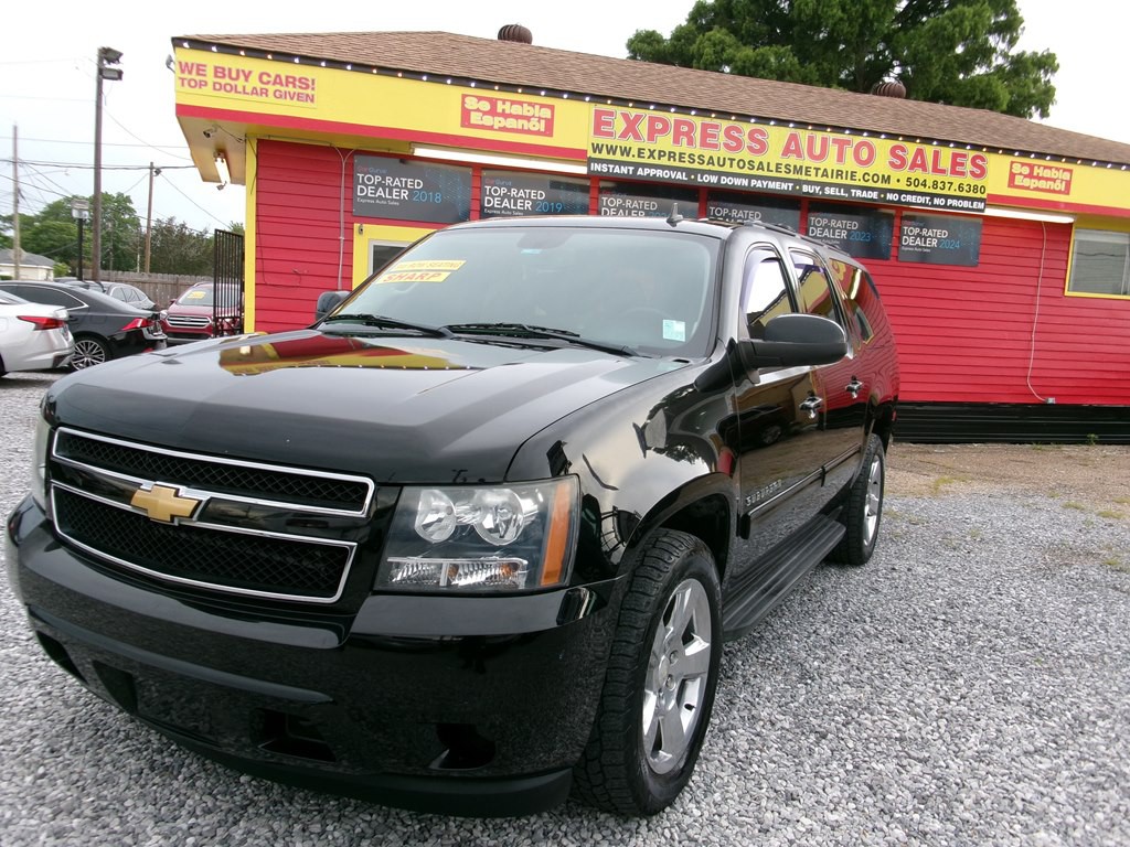 2013 Chevrolet Suburban Image 3