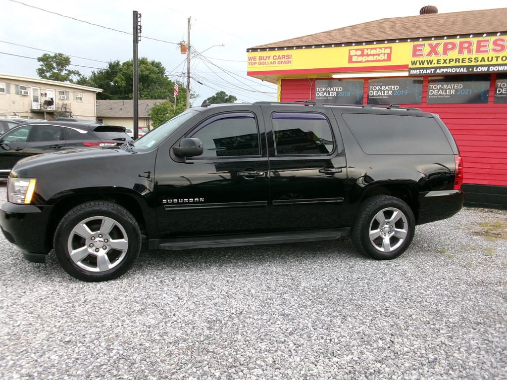 2013 Chevrolet Suburban Image 4