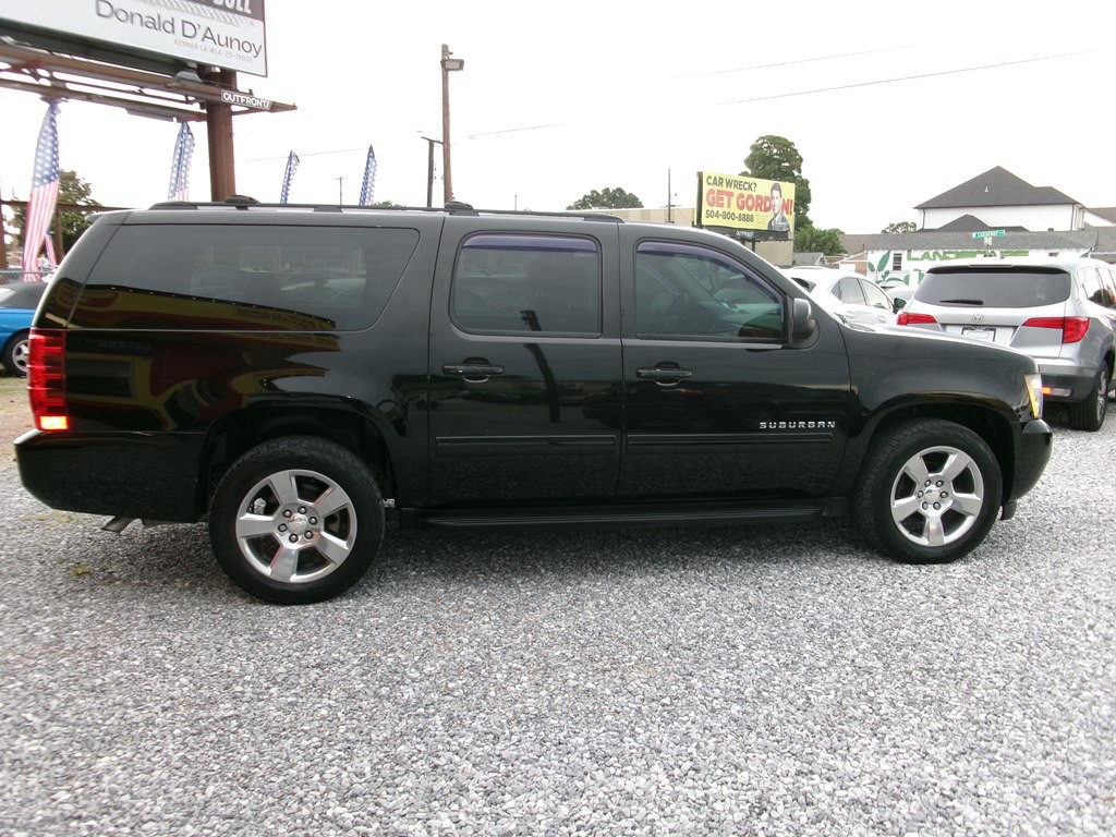 2013 Chevrolet Suburban Image 7