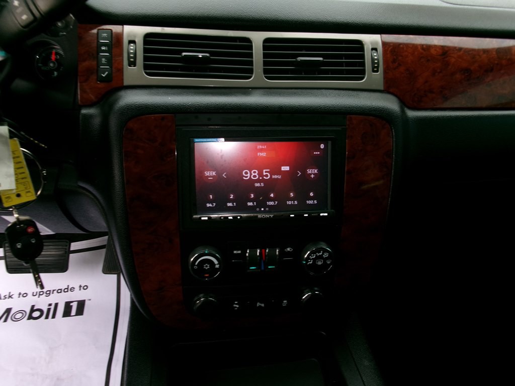 2013 Chevrolet Suburban Image 12