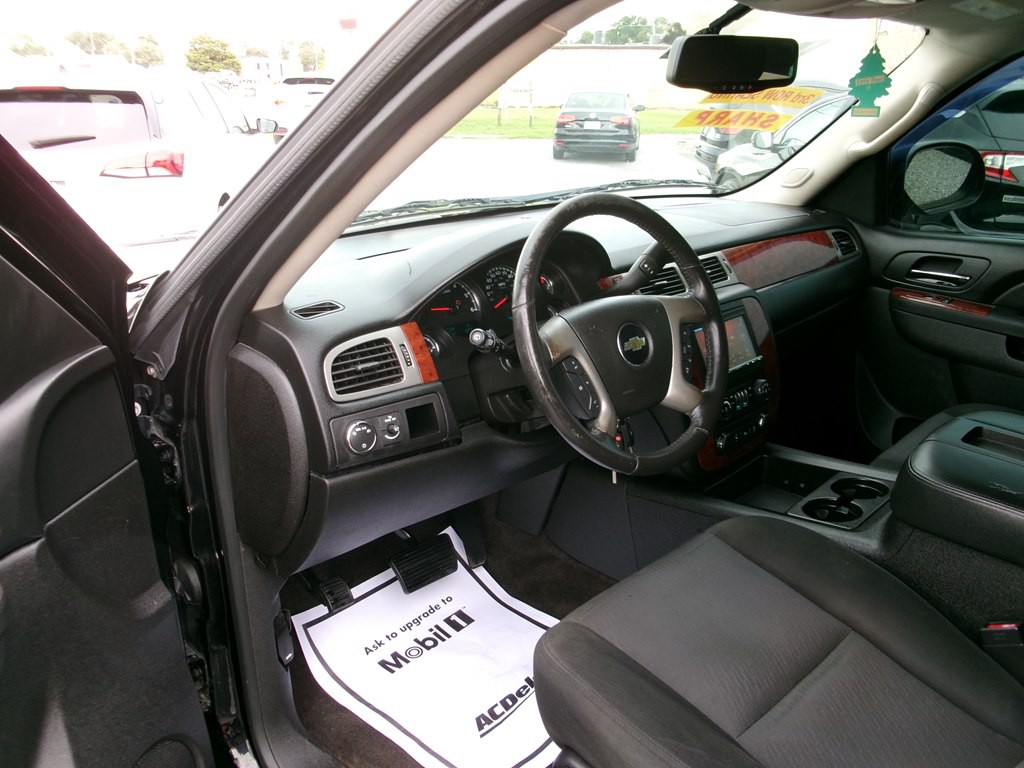 2013 Chevrolet Suburban Image 14