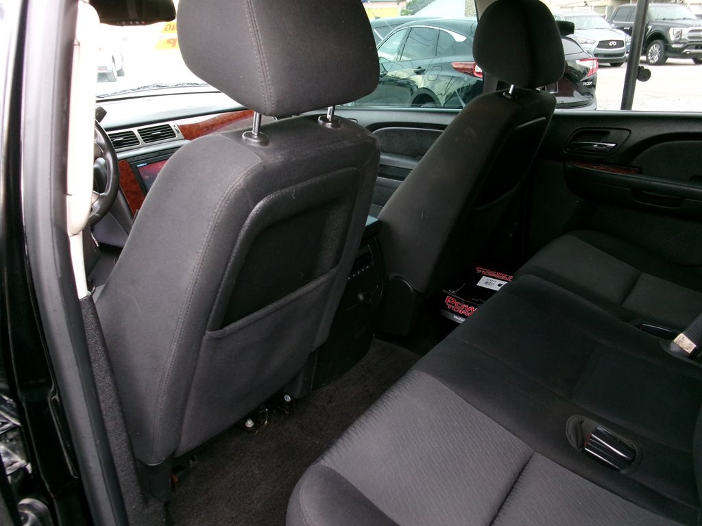 2013 Chevrolet Suburban Image 17