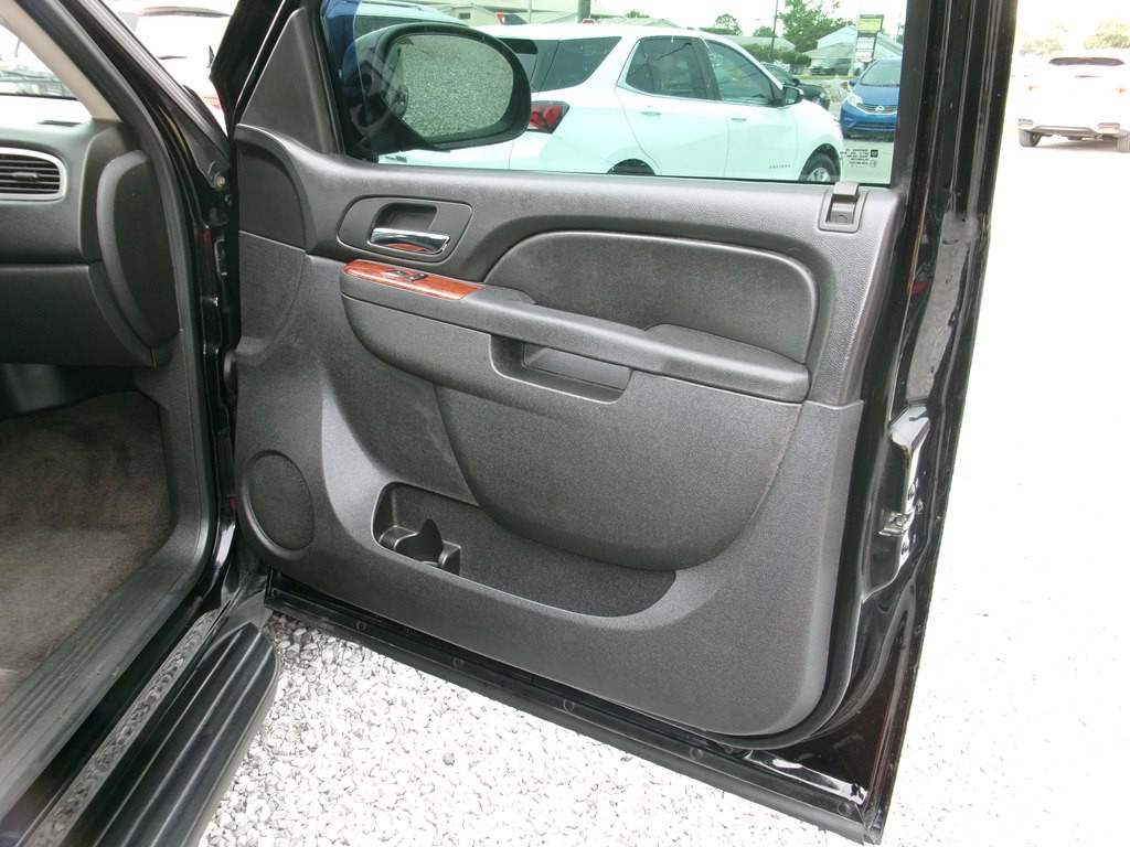 2013 Chevrolet Suburban Image 23