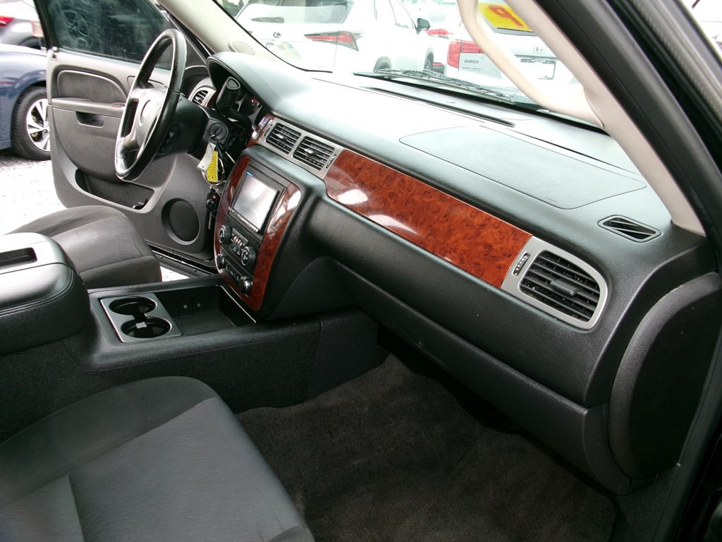 2013 Chevrolet Suburban Image 24