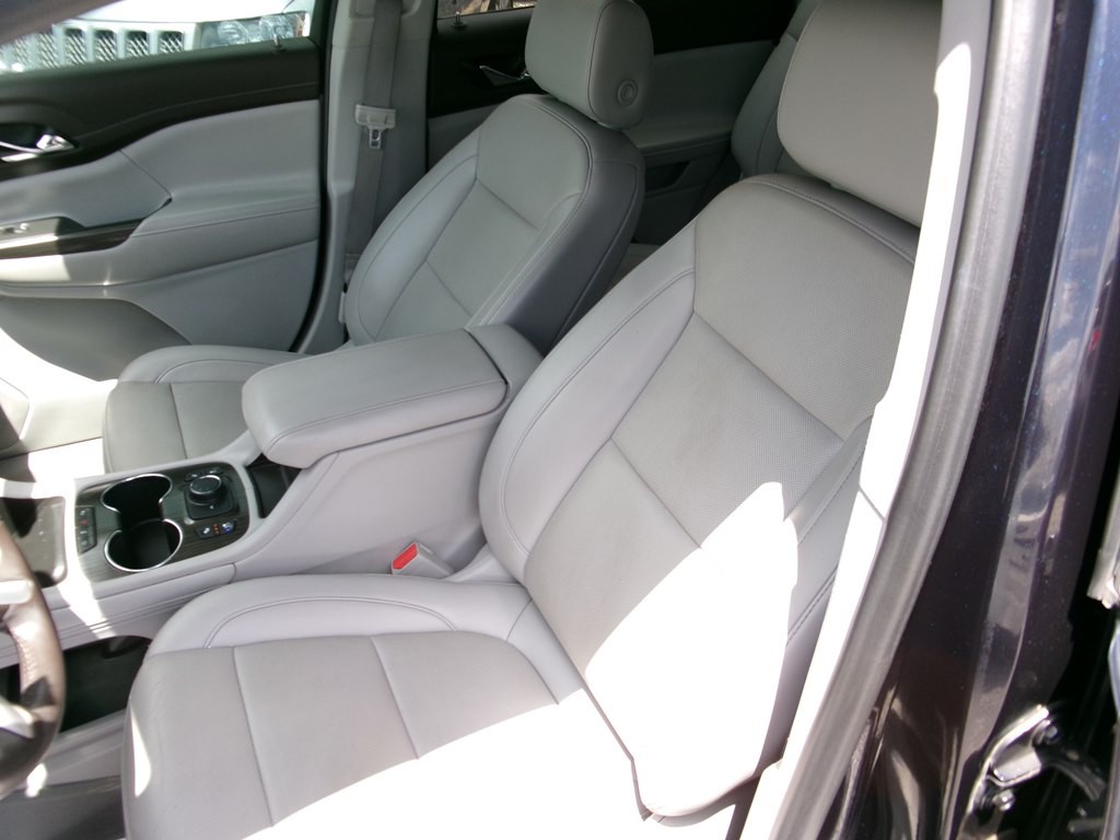 2021 GMC Acadia Image 17