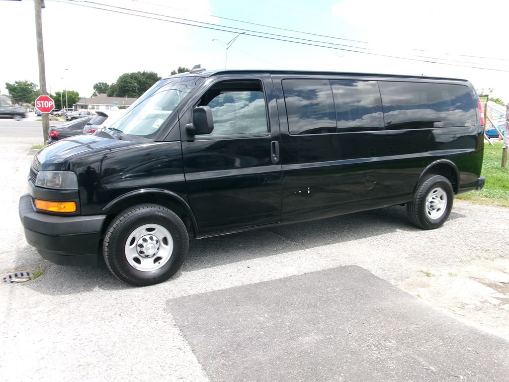 2021 Chevrolet Express Image 4