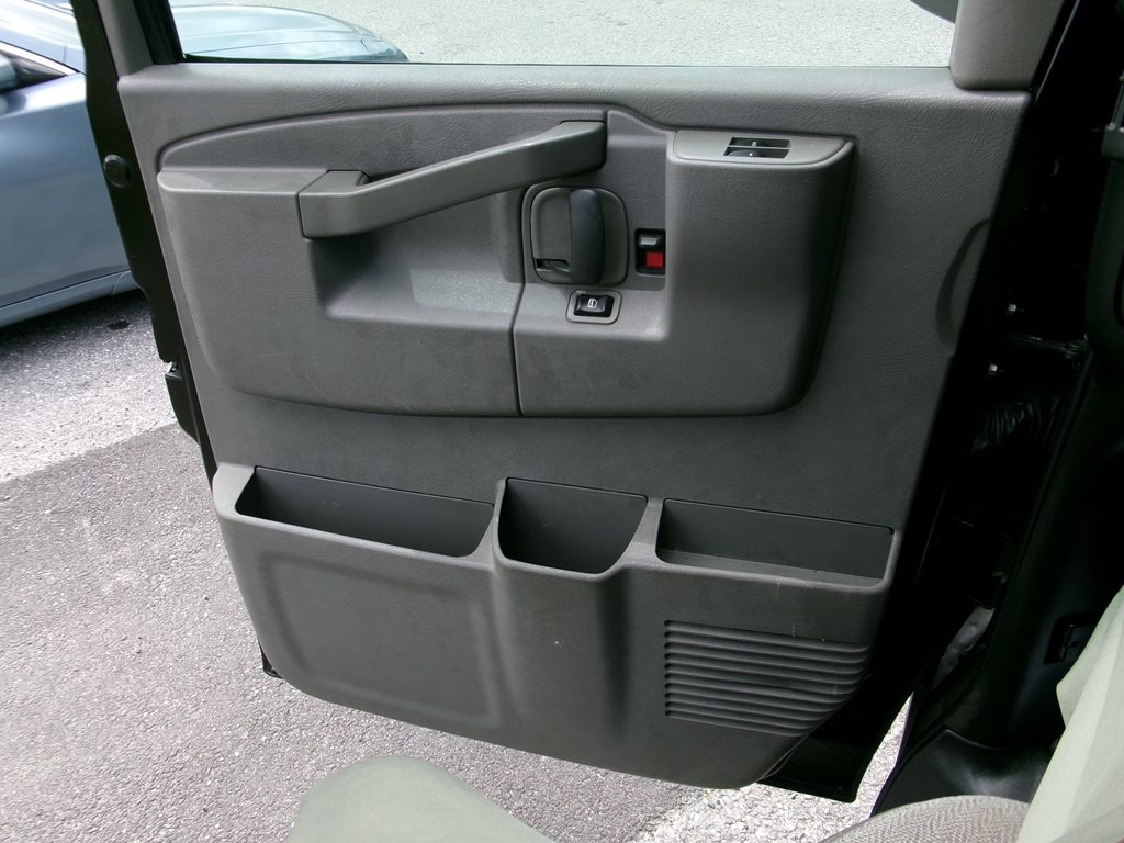 2021 Chevrolet Express Image 14
