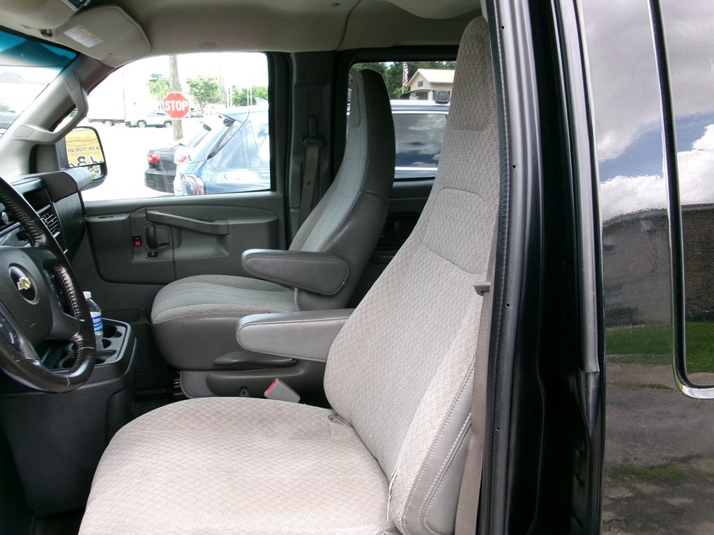 2021 Chevrolet Express Image 16