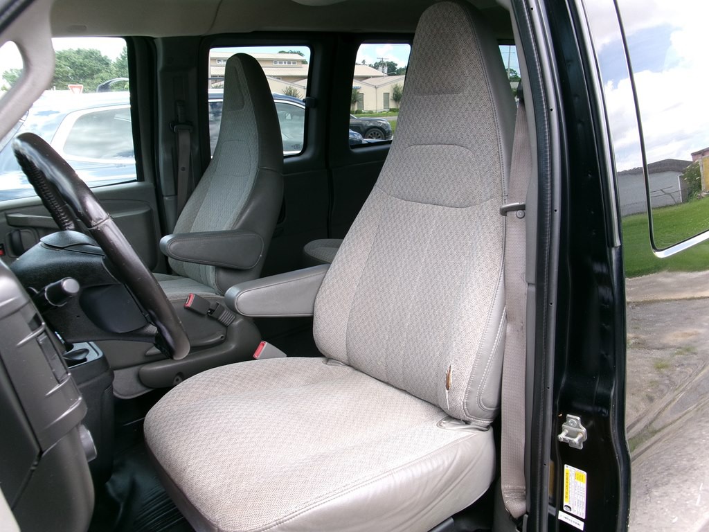 2021 Chevrolet Express Image 17