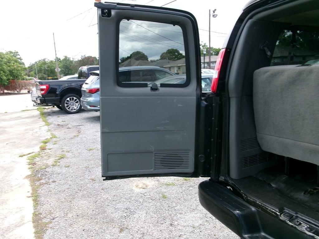2021 Chevrolet Express Image 18