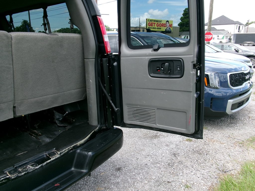 2021 Chevrolet Express Image 19