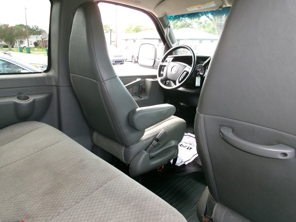 2021 Chevrolet Express Image 25