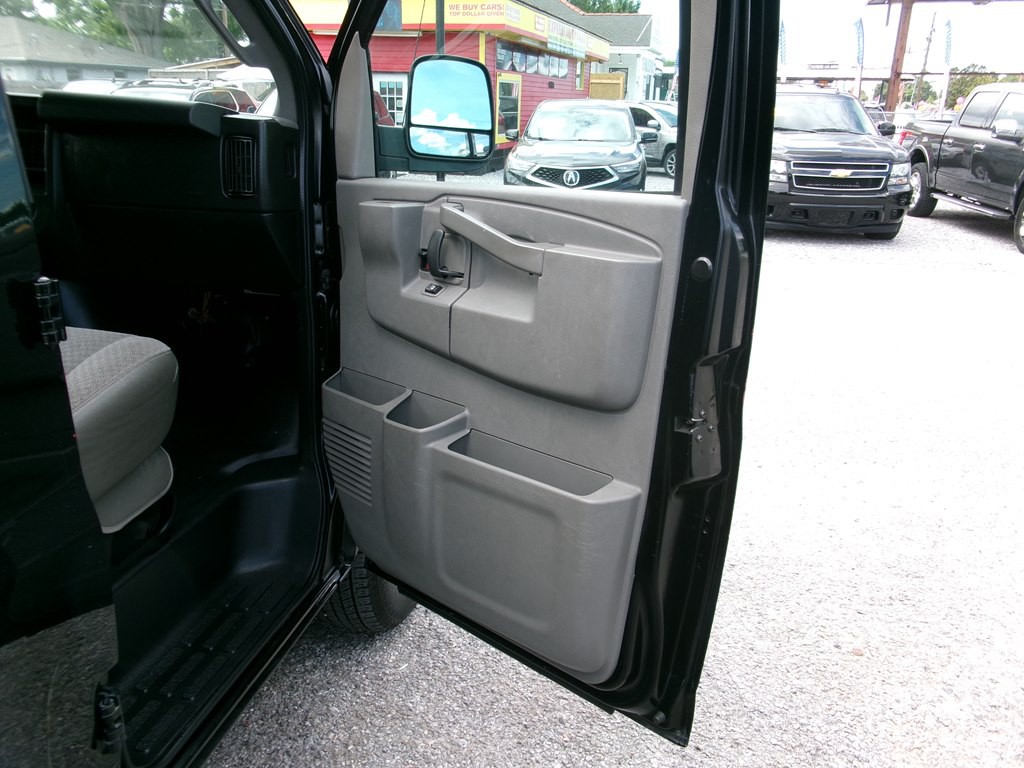 2021 Chevrolet Express Image 26