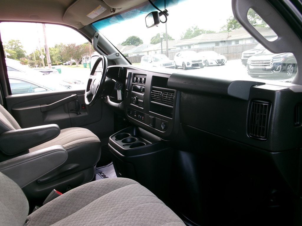 2021 Chevrolet Express Image 27