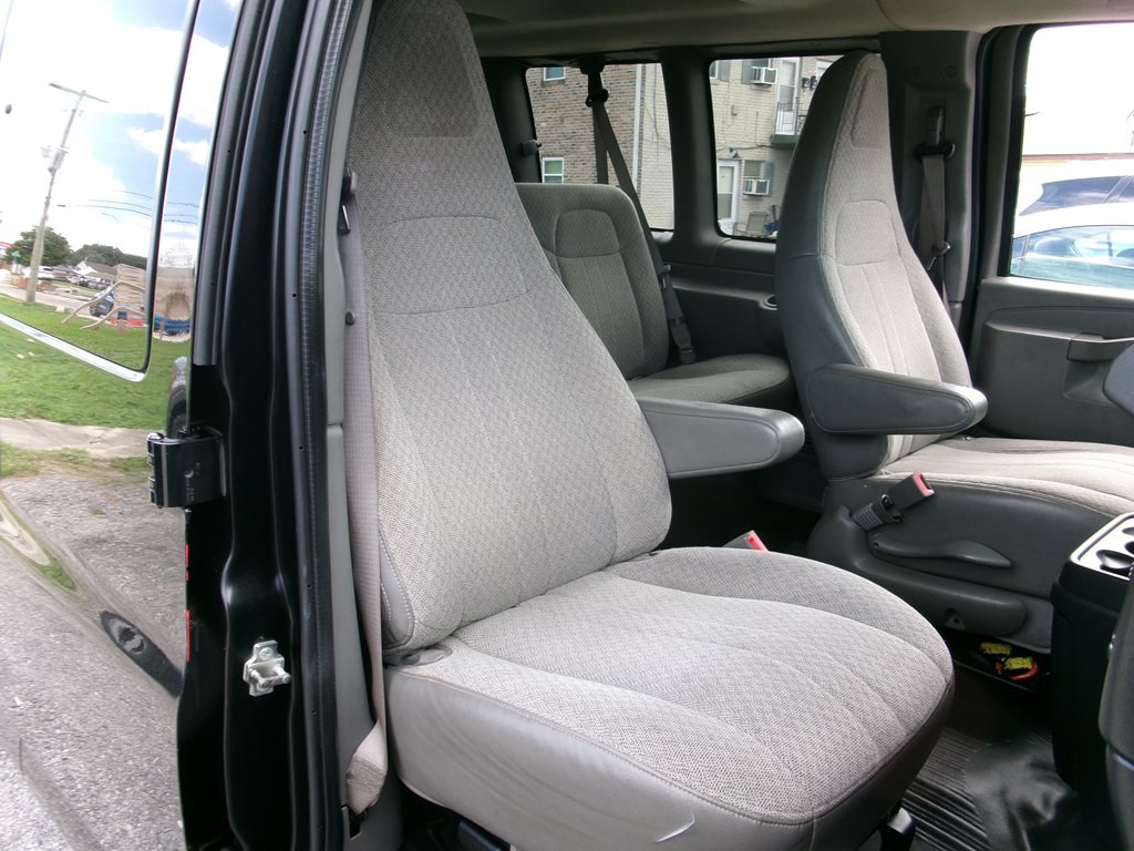2021 Chevrolet Express Image 28
