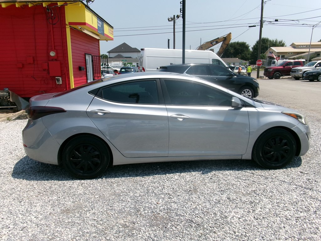 2016 Hyundai Elantra Image 8