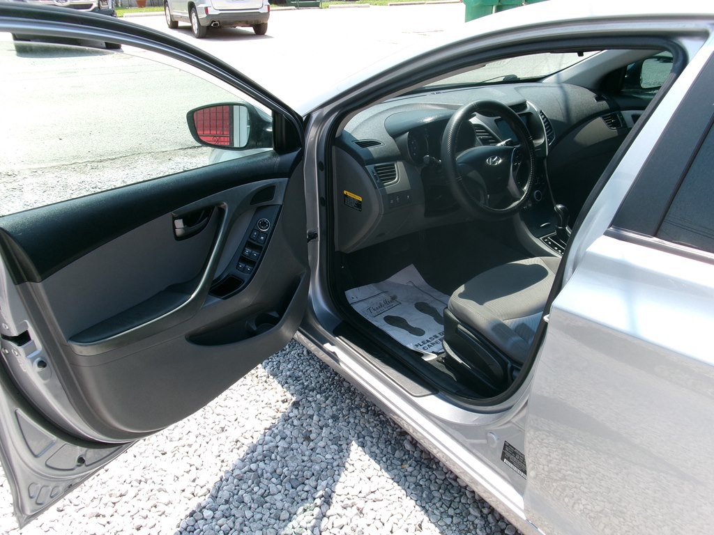 2016 Hyundai Elantra Image 16
