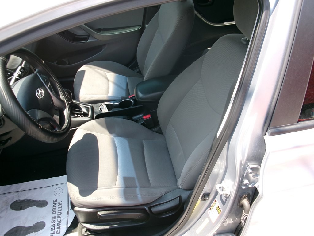 2016 Hyundai Elantra Image 17