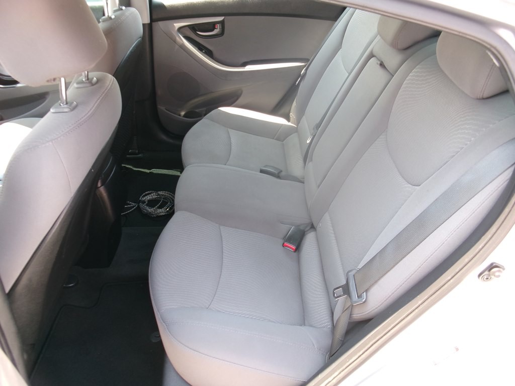 2016 Hyundai Elantra Image 19