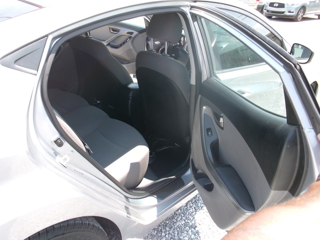 2016 Hyundai Elantra Image 21