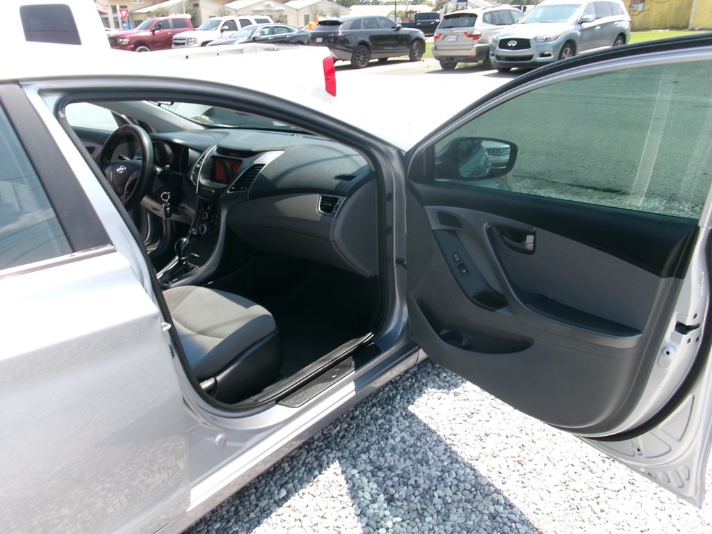 2016 Hyundai Elantra Image 23