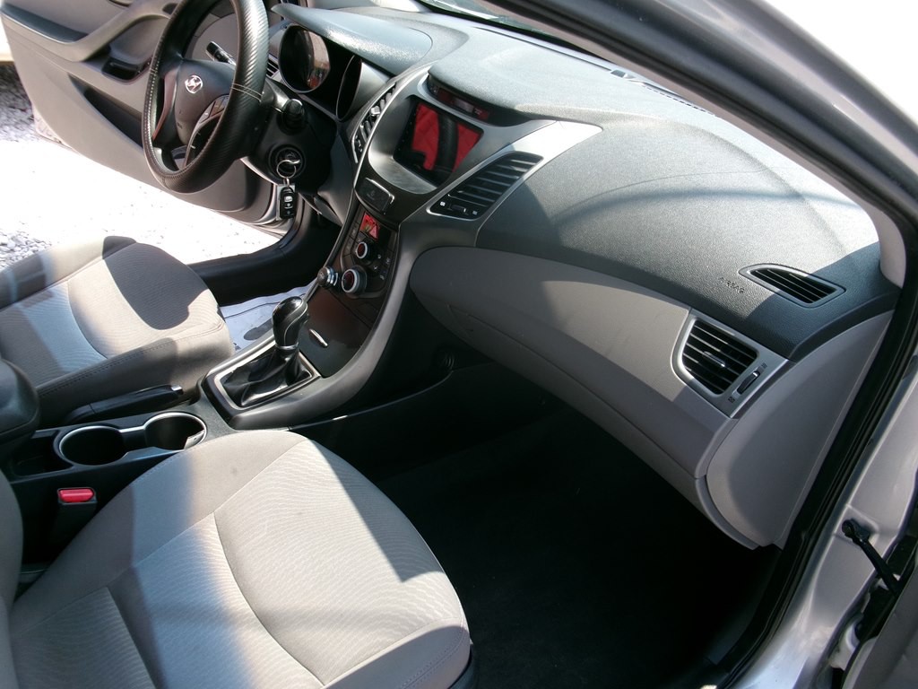 2016 Hyundai Elantra Image 24