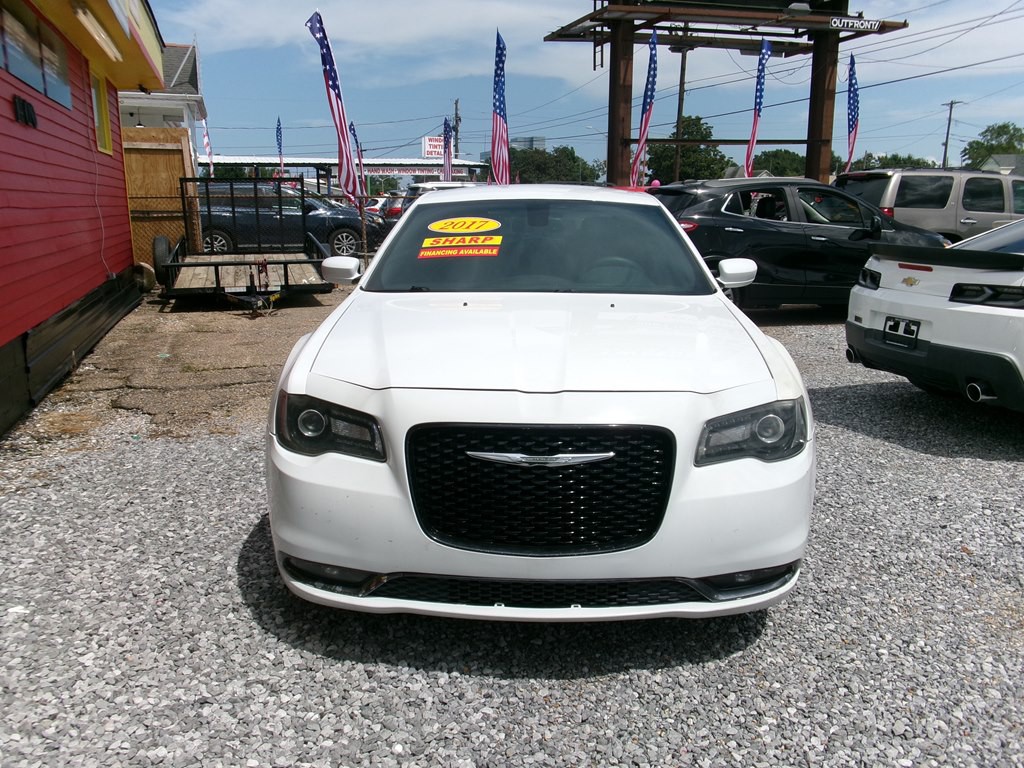 2016 Chrysler 300 Image 2