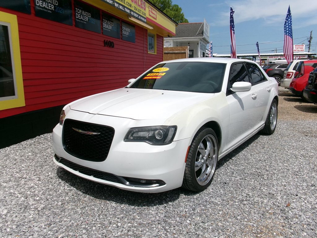 2016 Chrysler 300 Image 3