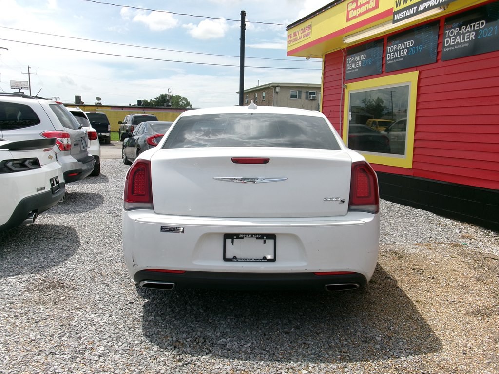 2016 Chrysler 300 Image 6
