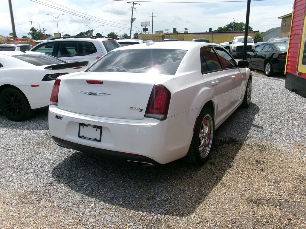 2016 Chrysler 300 Image 7