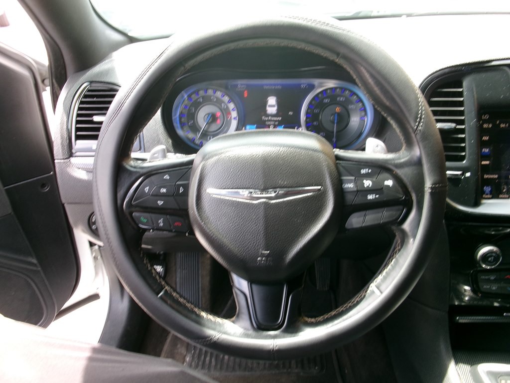 2016 Chrysler 300 Image 14