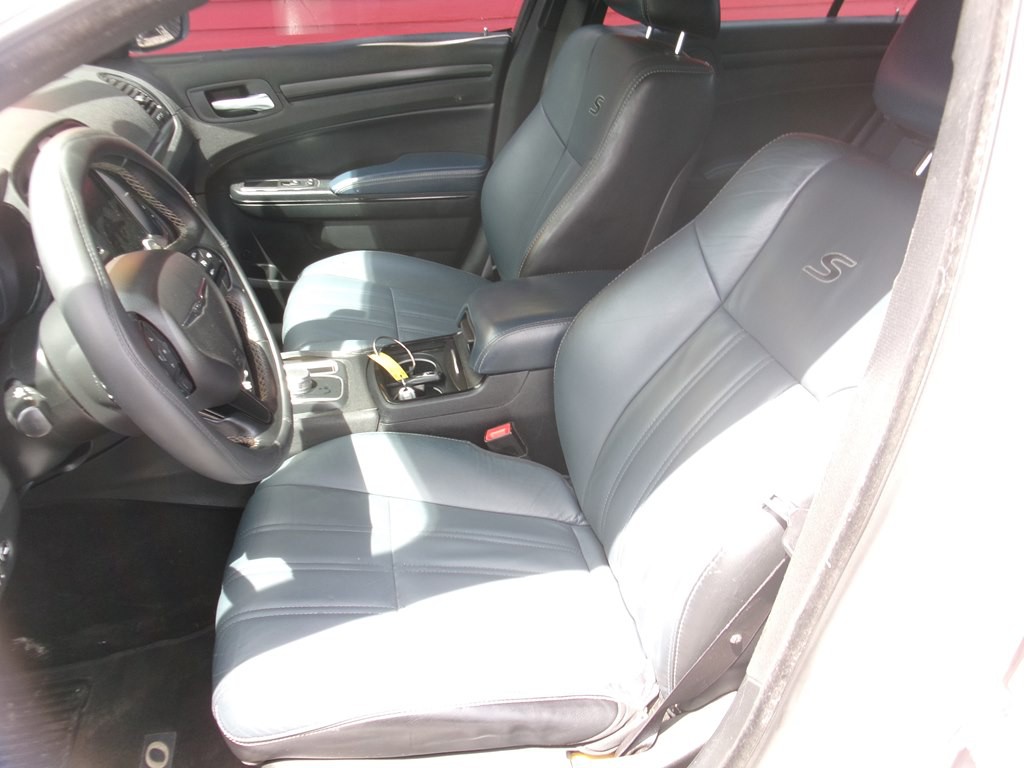2016 Chrysler 300 Image 16