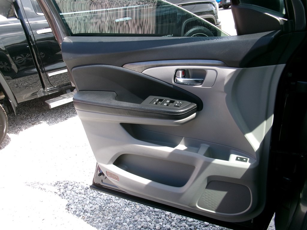 2017 Honda Pilot Image 16