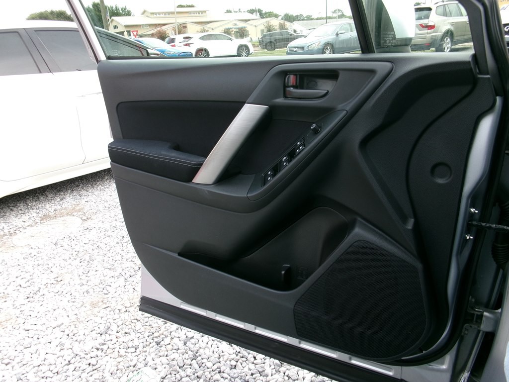 2015 Subaru Forester Image 14