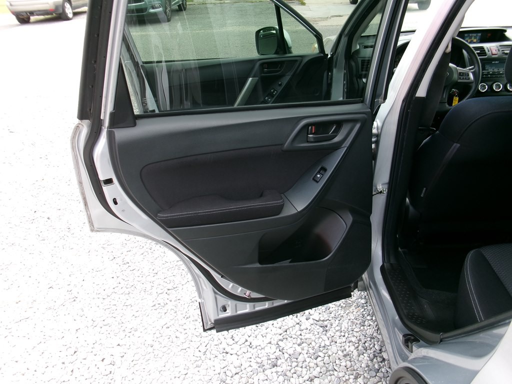 2015 Subaru Forester Image 18