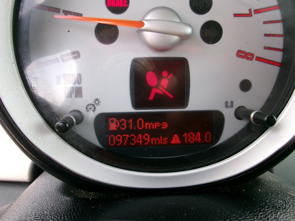 2010 MINI Cooper Image 12