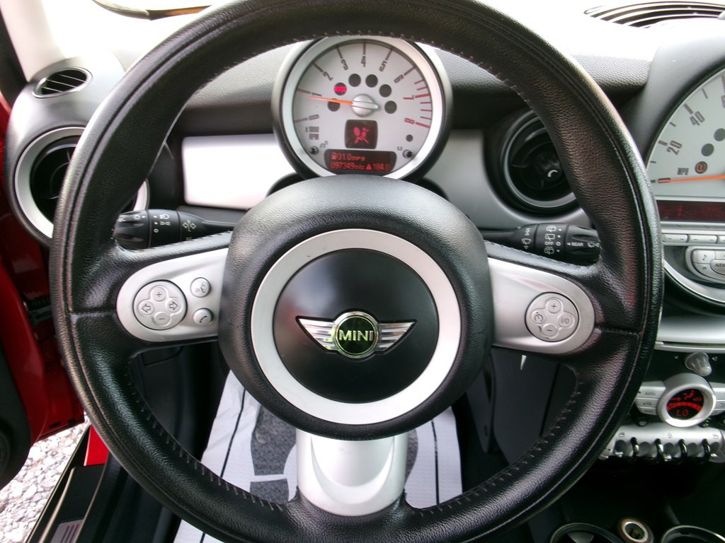 2010 MINI Cooper Image 13