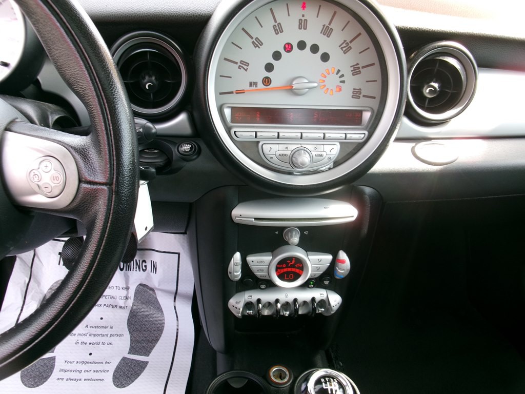 2010 MINI Cooper Image 14