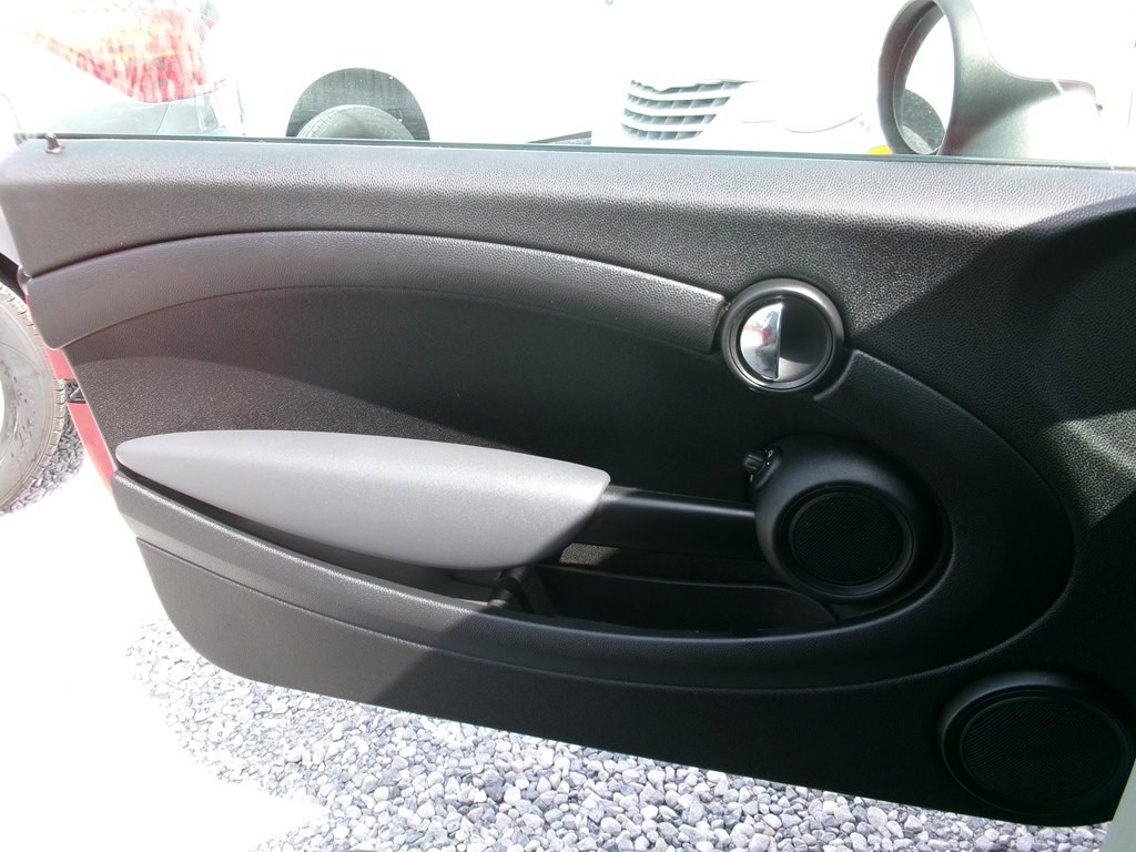 2010 MINI Cooper Image 16