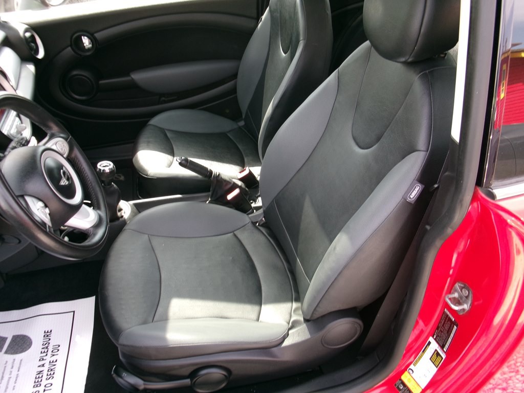 2010 MINI Cooper Image 19