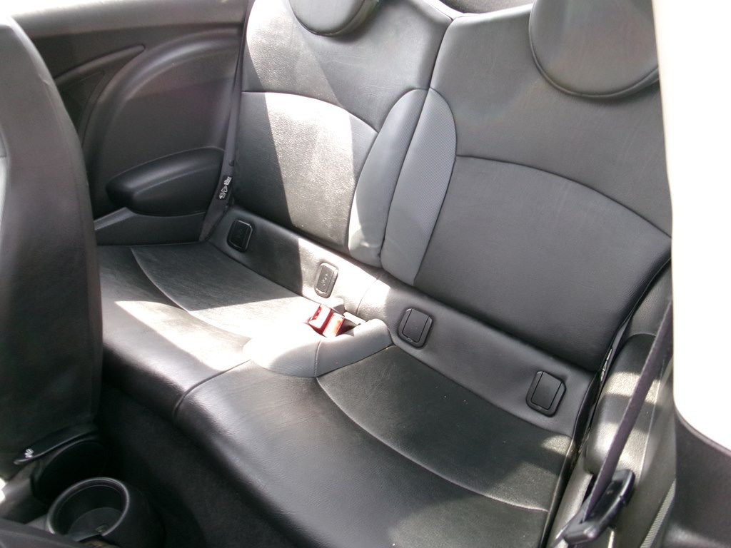 2010 MINI Cooper Image 20